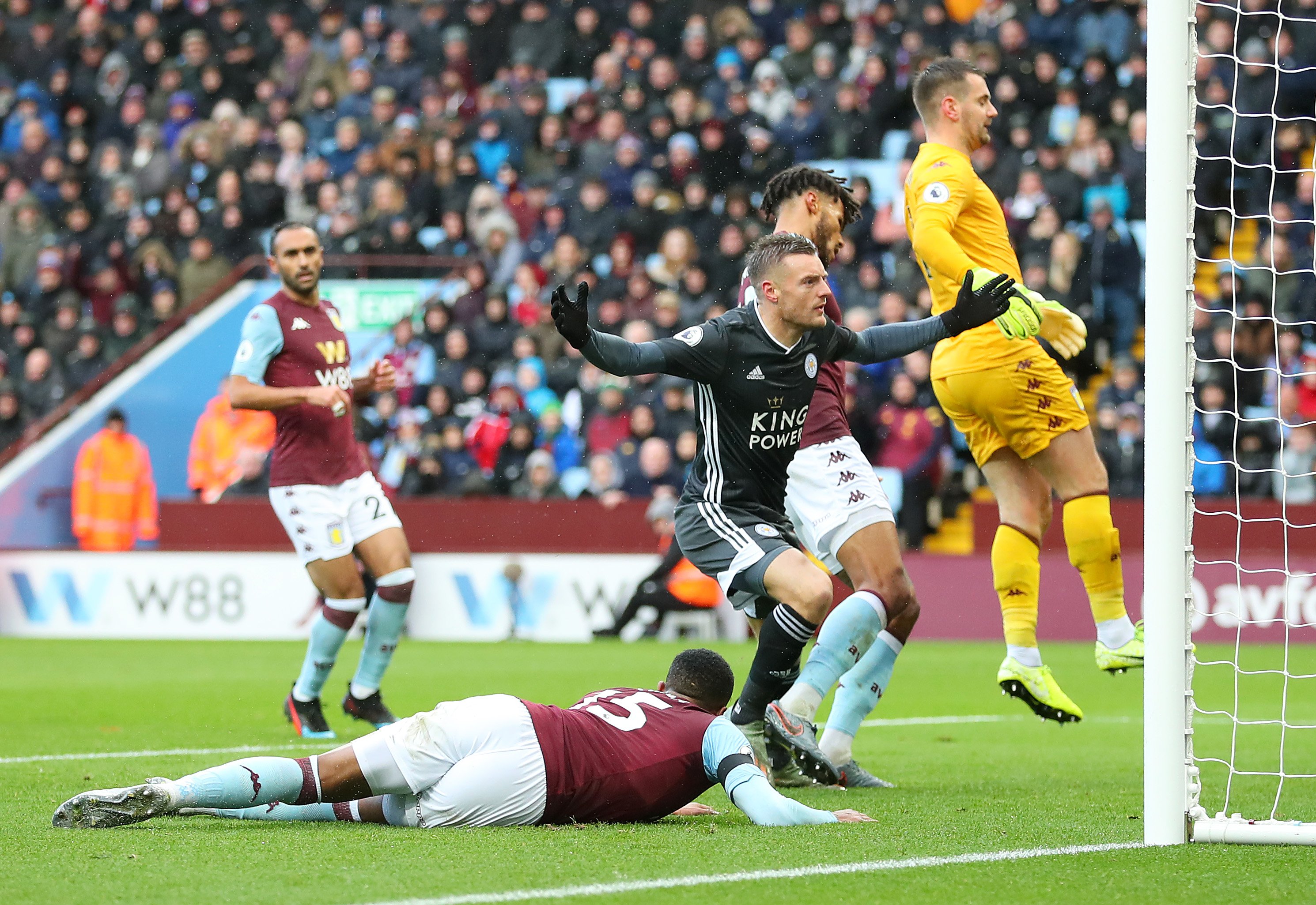 Relevo：巴萨在向京多安施压；曼城目前还不清楚他的情况